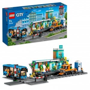 promo LEGO 60335 City La Gare: Aventure Urbaine avec Bus, Nacelle Élévatrice, 6 Minifigurines, Plaques de Route, Compatible avec Train City, Jouet Éducatif pour Enfants Dès 7 Ans, Cadeau