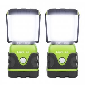 promo Lepro Lanterne Camping LED, Lampe Camping Puissante 1000lm, Alimentation par pile, Luminosité Réglable, Eclairage Camping Etanche, pour Camping, Bivouac, Pêche, Randonnée, Cave,2pcs