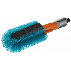 promo Gardena Cleansystem Brosse de lavage pour vélo: brosse de lavage pour nettoyer les vélos, les remorques ou les poussettes, éponge remplaçable incluse, avec débit réglable 18848-20)