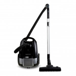 promo Amazon Basics Aspirateur avec sac, puissant, pour sols durs et tapis, filtre HEPA, contrôle de vitesse, 700 W, 3.0 L, Noir